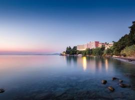 Oasis Hotel, hotel in Perama