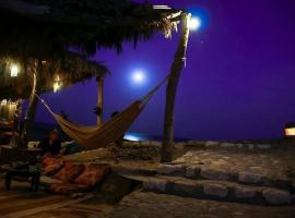 Deep south Eco-lodge, hotel in Marsa Alam City