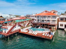 Tropical Suites Hotel, hotel in Bocas Town