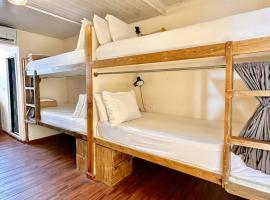 Socialtel Bocas del Toro, hotel in Bocas Town