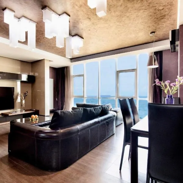 Panoramic Plaza Apartments, hótel í Odessa