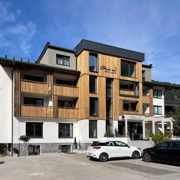 Hotel & Suites Glück Auf, hotel in Mayrhofen