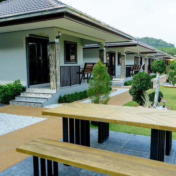 Thai Smile Resort, hotel in Rayong