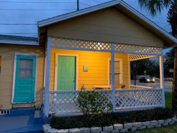 Sunshine Cozy Cottage, hotel in Clearwater Beach