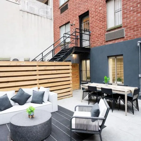Massive 1BR w Private Patio in Upper East Side, hotel in New York