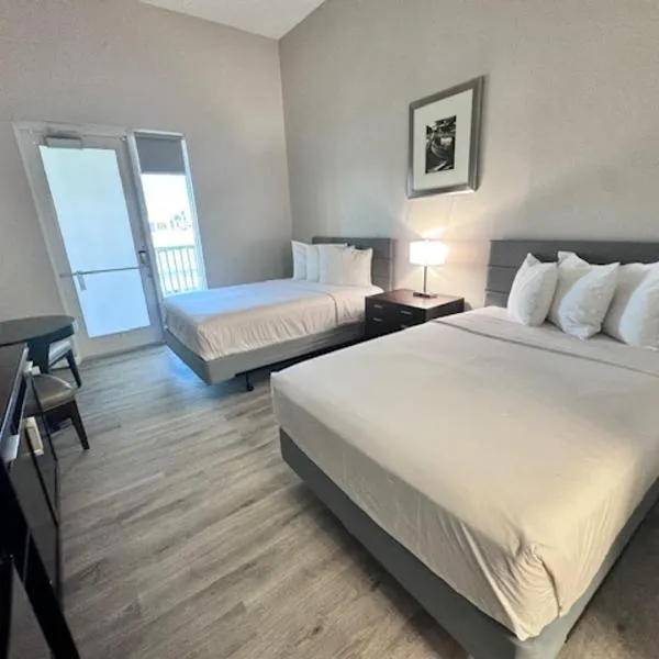 John's Pass Hotel - Fully Remote Check In, hotel in St. Pete Beach