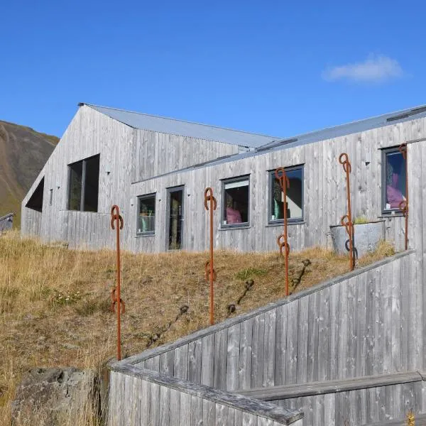 The Holy Ram Farm-Hotel, hótel í Snæfellsbæ