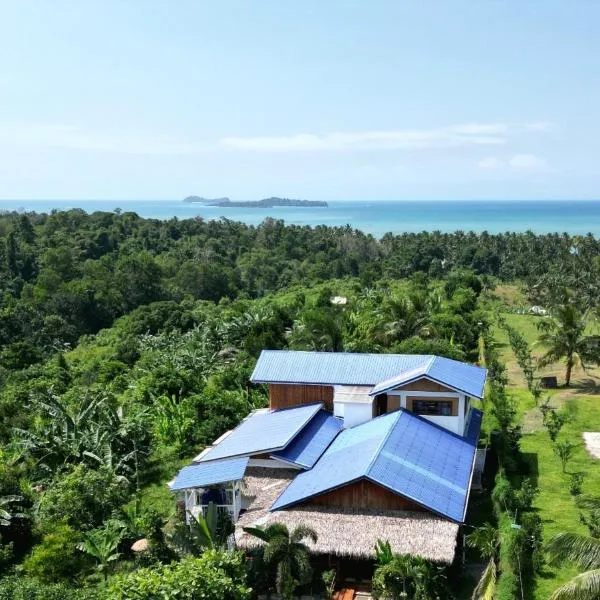 Paruparong Bughaw Ecofarm Resort, hotel in Quezon