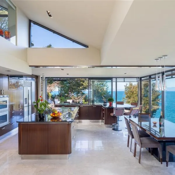 Lodge by the beach - Luxury, Beach access, Ocean views, Private chef, hotel v destinaci Kaiteriteri
